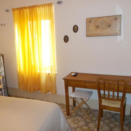 Guest House Le Arti Minori เซอราวาเลพิสโตเยเซ ภายนอก รูปภาพ
