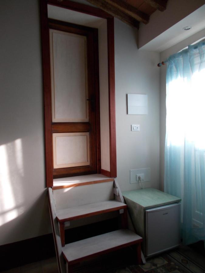 Guest House Le Arti Minori เซอราวาเลพิสโตเยเซ ภายนอก รูปภาพ