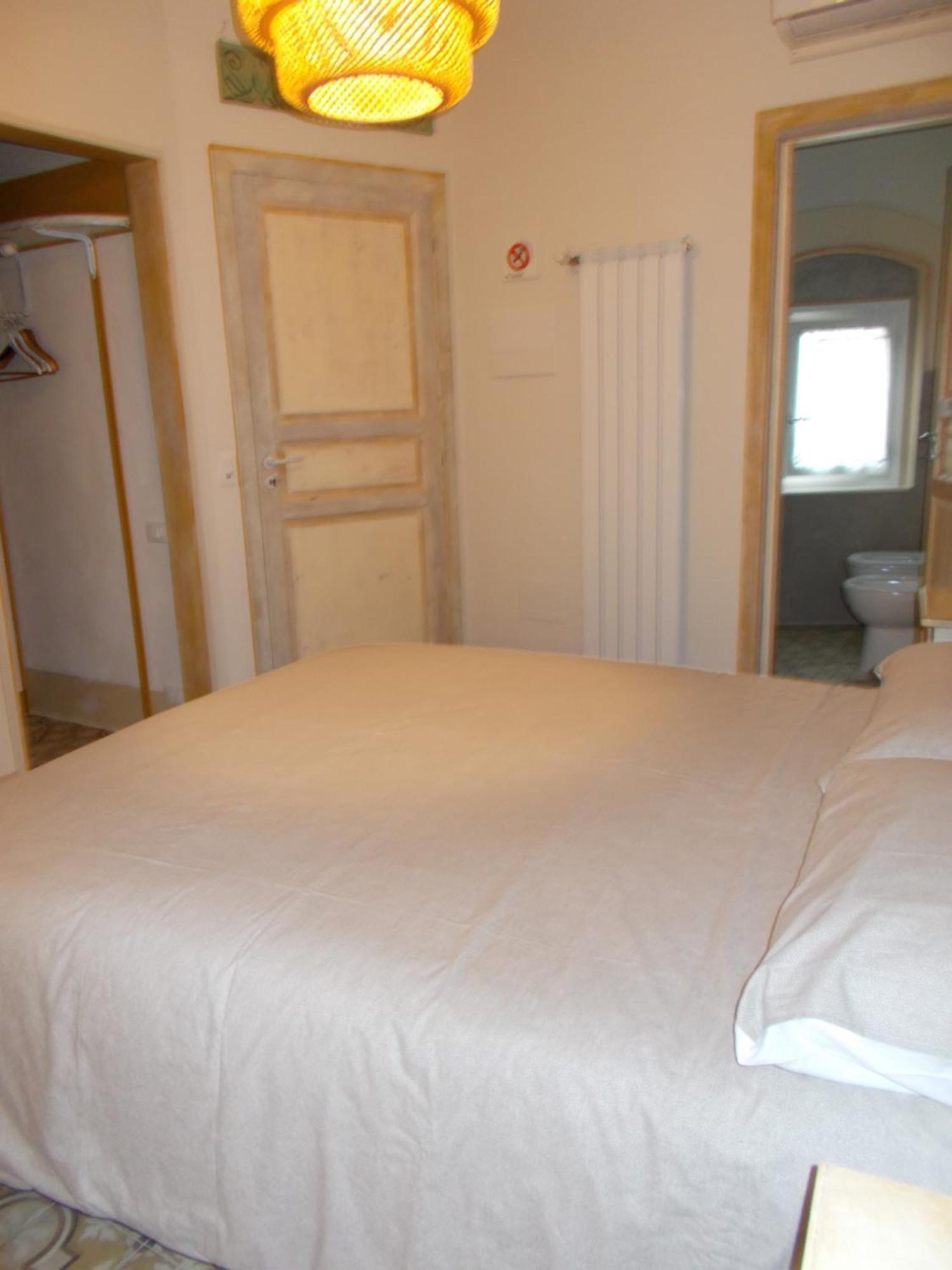 Guest House Le Arti Minori เซอราวาเลพิสโตเยเซ ภายนอก รูปภาพ